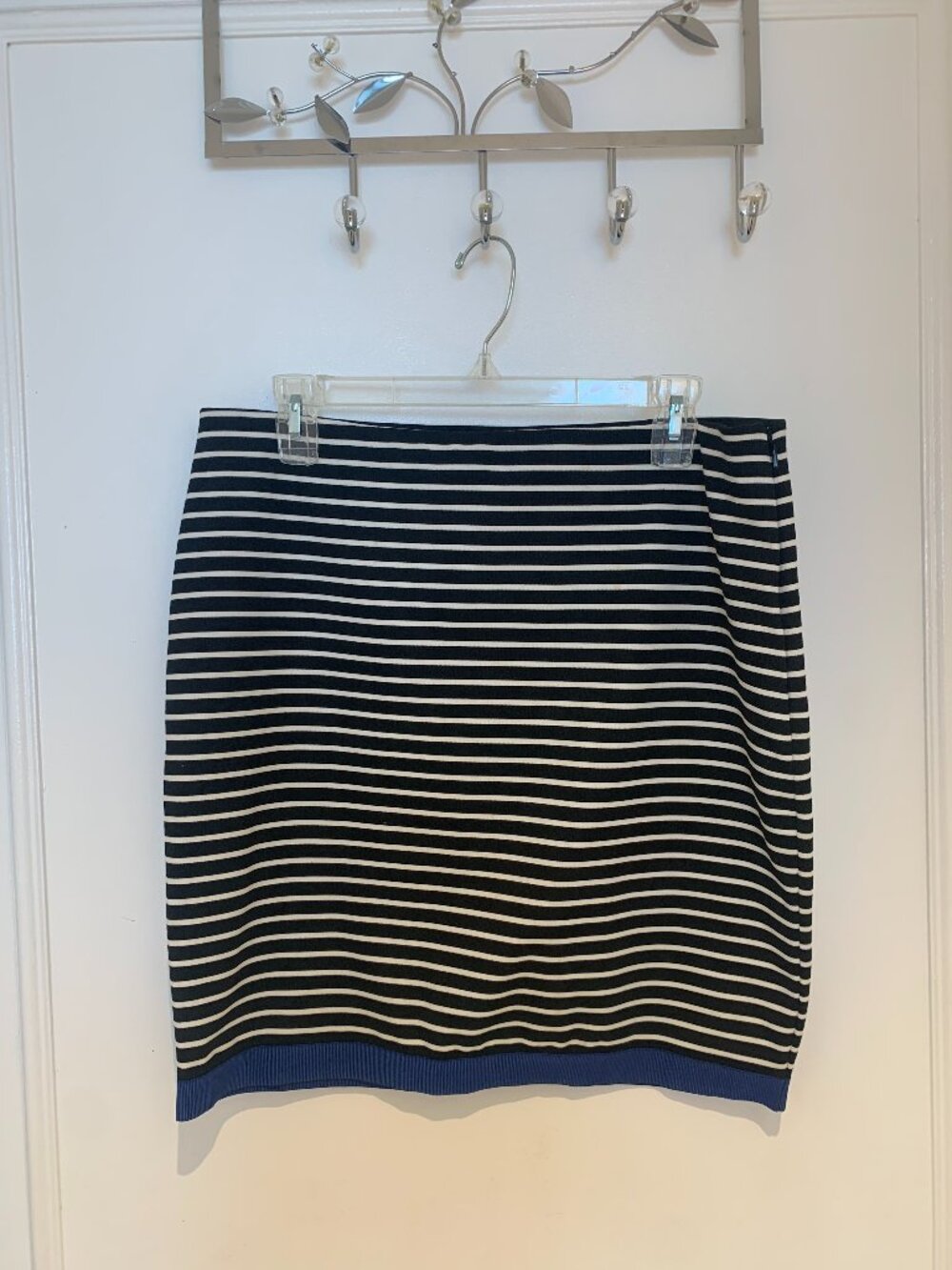Anne Klein Black White Stripes Blue Skirt Size 10, Gently Used